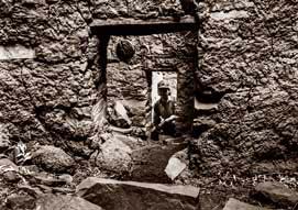 Native American cliff dwelling in the Devil's Chasm in the Sierra Ancha. Previously classified as Solado, the ruin is now attributed to
the local Anchan culture. Tree ring samples from wooden beams show construction occurred from A.D. 1275 to 1300 (not for sale).